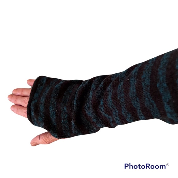 🌟 🌟Two pairs of arm warmers, fun and function combined 🌟🌟 - Picture 5 of 6